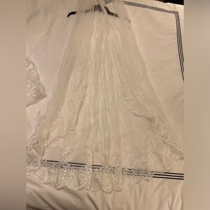 Oleg Cassini brand new wedding veil and headpiece.